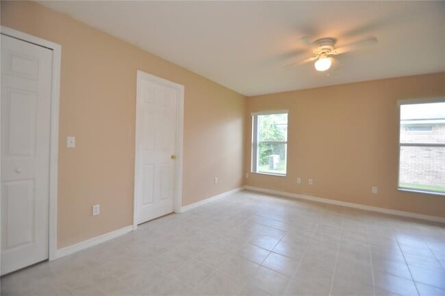 Building Photo - 69 Rose Dr