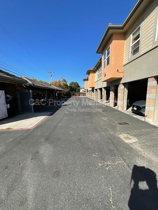 Building Photo - 1421 N First St