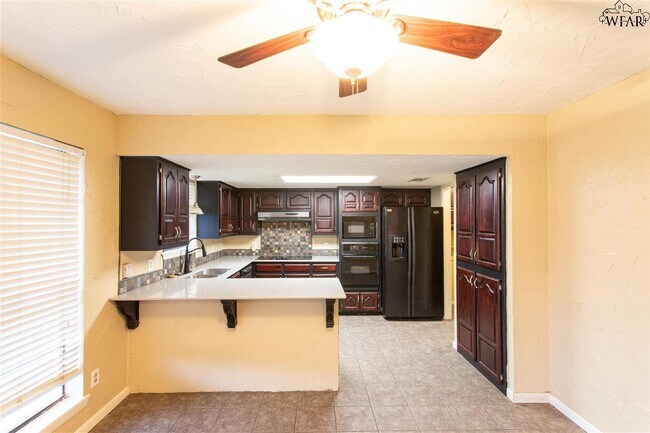 Building Photo - 4614 Spring Shadow Dr