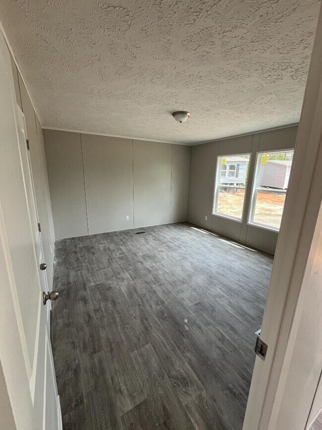 Building Photo - 307 Marcus crt