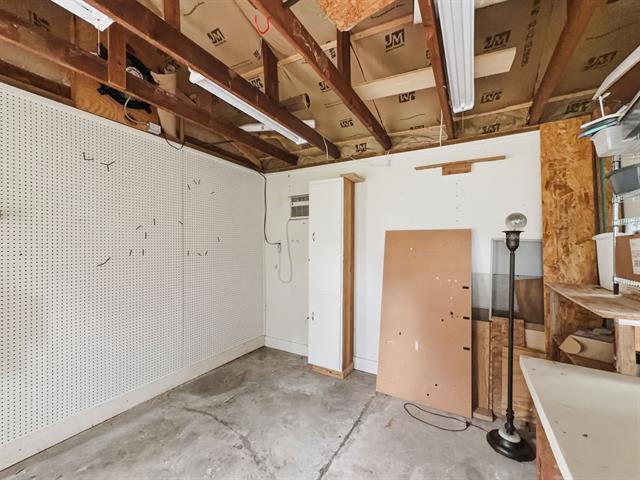 Building Photo - 2137 Lenamon Dr