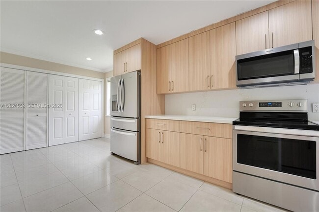 Building Photo - 3719 Estepona Ave