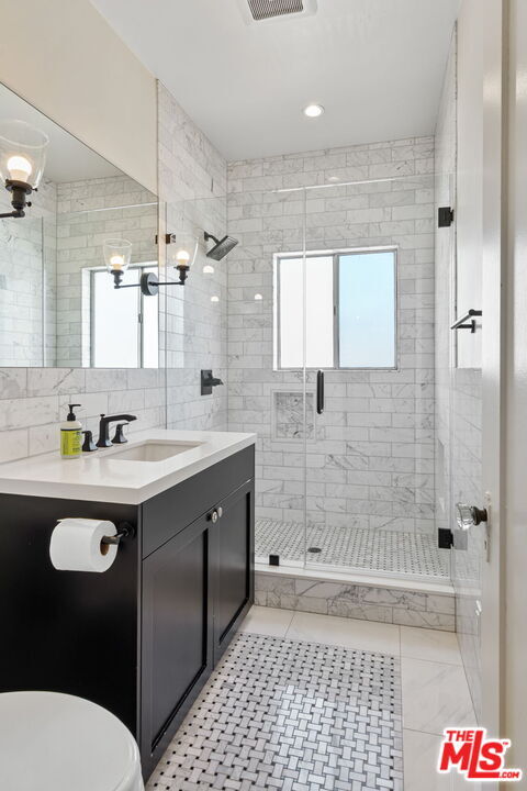 Building Photo - 1142 S Clark Dr