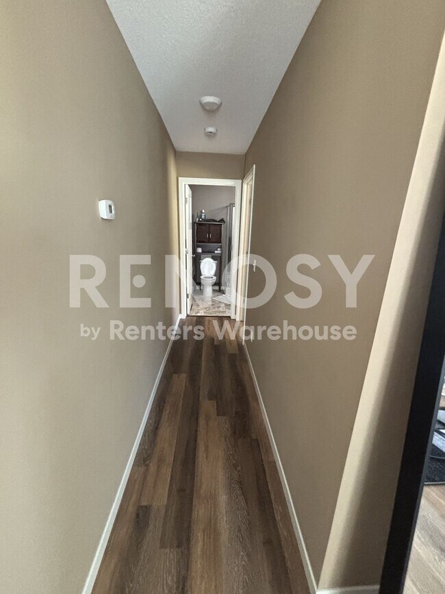 Building Photo - Available now - 1 Bedroom 1 Bath Condo in Golden Valley