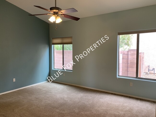 Building Photo - 11921 N Cantata Dr