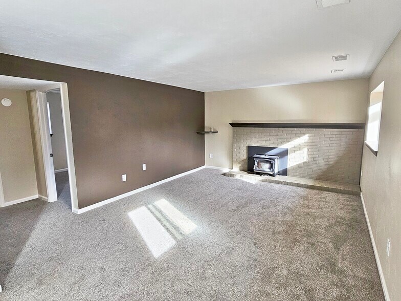 Building Photo - 110 Lucerne Dr