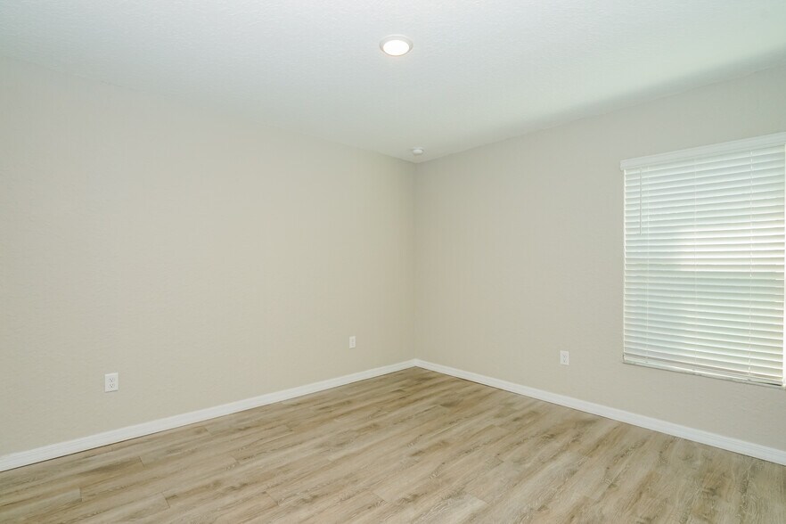 Building Photo - 6 Dogwood Radial