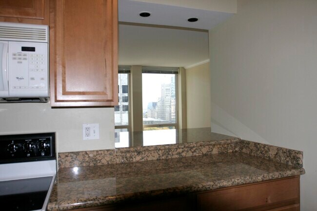 Building Photo - 111 E Chestnut St