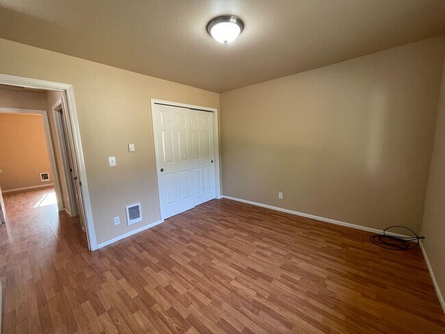 Building Photo - Bass5273