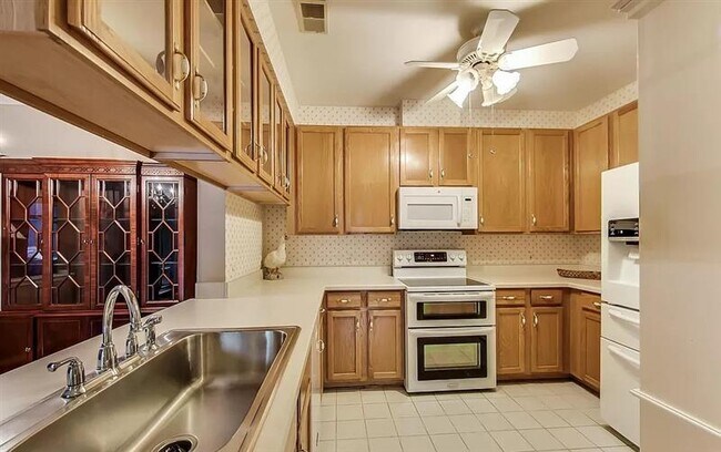 Primary Photo - Stunning very spacious 2bedroom lovely Condo