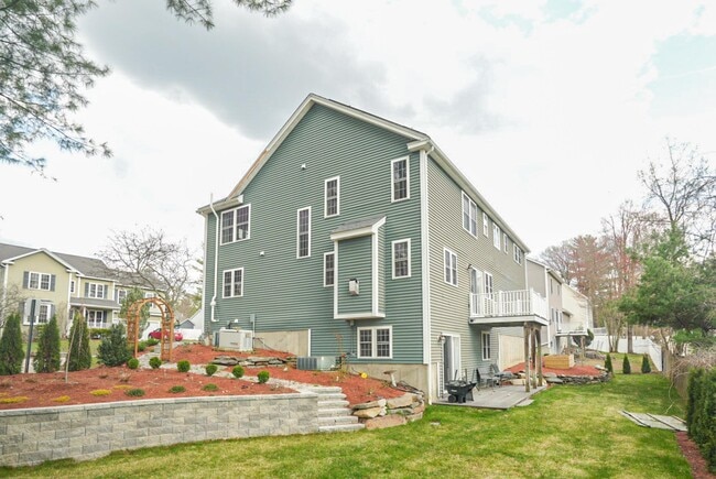 Building Photo - 5 Lowther Pl