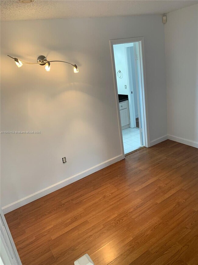 Building Photo - 985 NW 132nd Ct