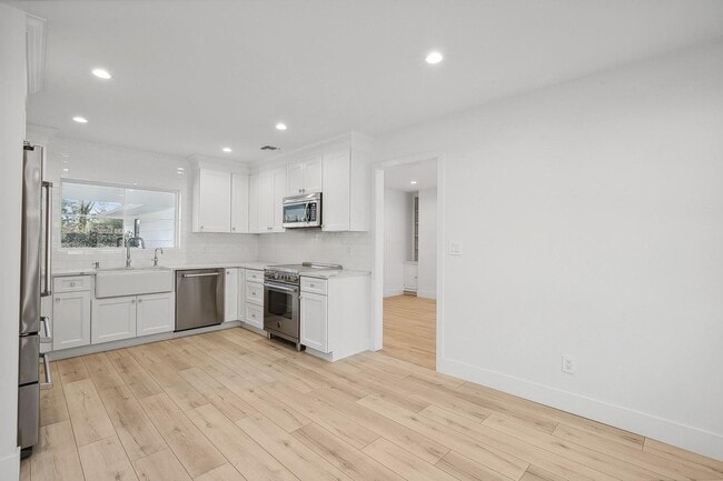 Building Photo - 471A Woodbury Rd