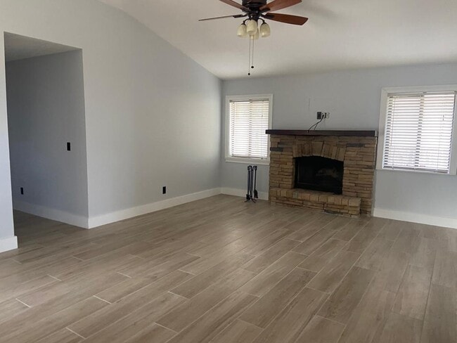 Building Photo - 1826 Shadyhill Ter