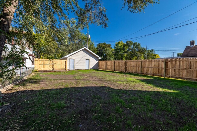 Building Photo - Remodled 3 Bedroom House with Fenced Yard