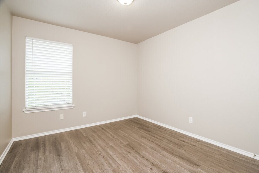 Building Photo - 7858 Hedrick Farm