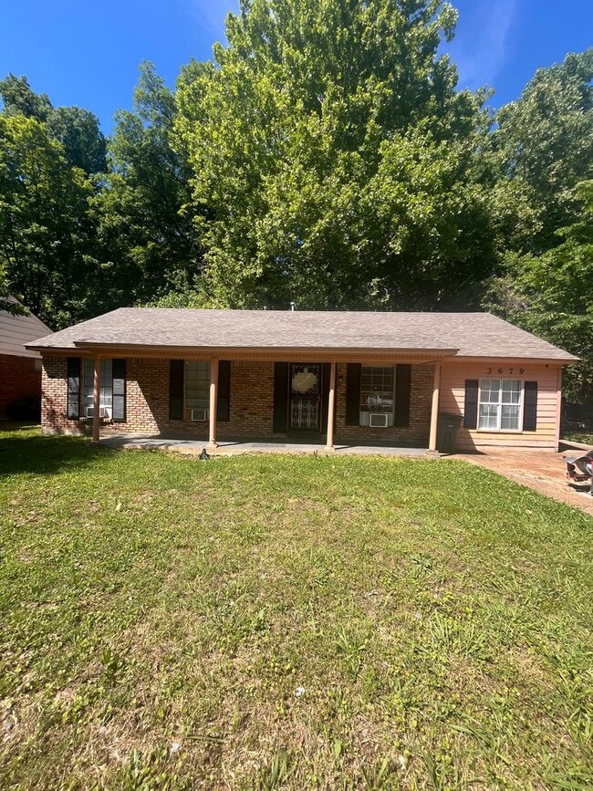 Building Photo - 3679 Ladue St