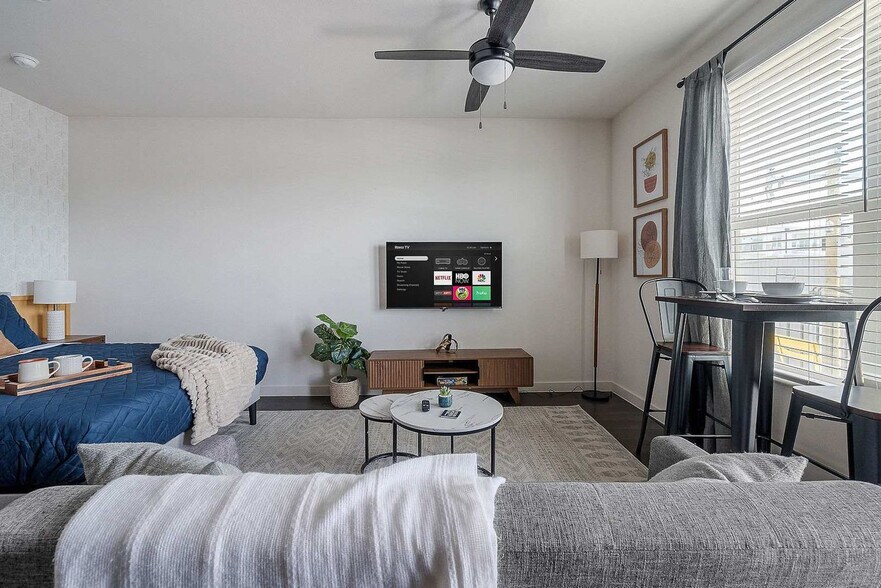 Building Photo - 2232 Empire Central Dr