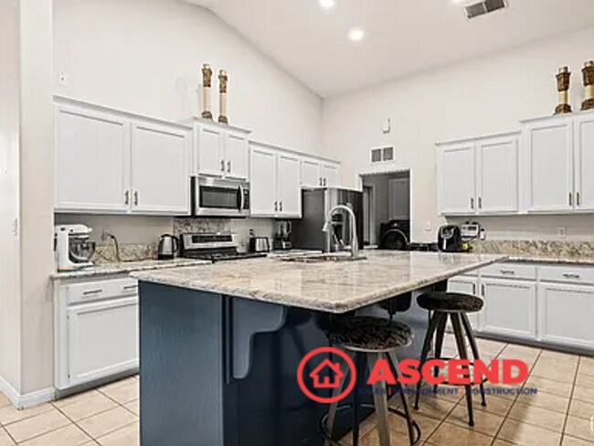 Building Photo - Stunning 4 Bedroom Home Off Brimhall Rd!