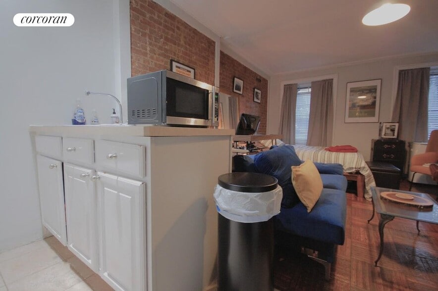 Building Photo - 206 Washington Park