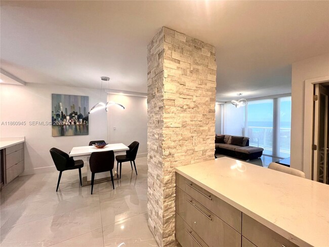 Building Photo - 100 Bayview Dr
