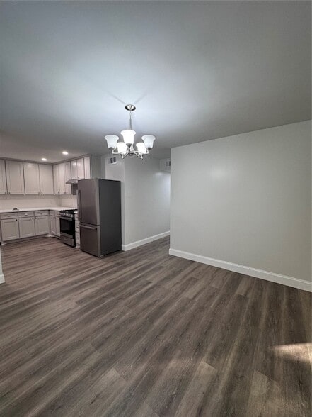 Building Photo - 2553 Wicker Ave