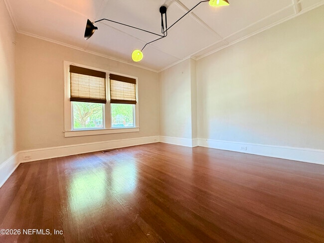 Building Photo - 2044 Dellwood Ave