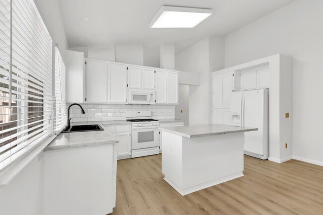 Building Photo - 9332 Caulfield Dr