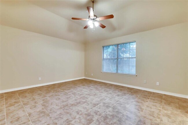 Building Photo - 2204 Grove Dr