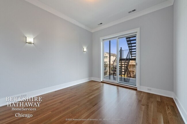 Building Photo - 1235 N Greenview Ave