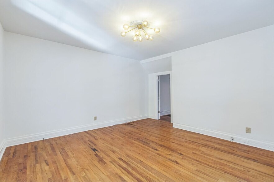 Building Photo - 1500 14th Ave S