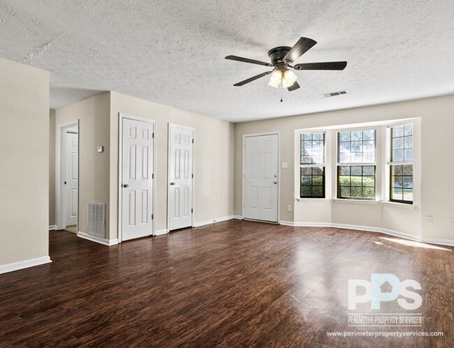 Building Photo - 107 Church St