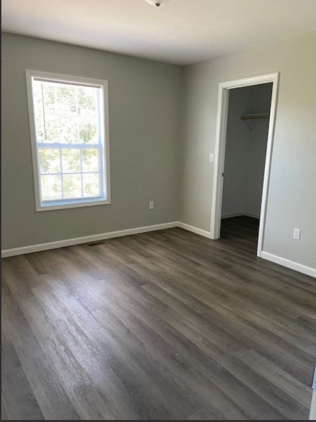 Building Photo - 2624 Hickman Rd