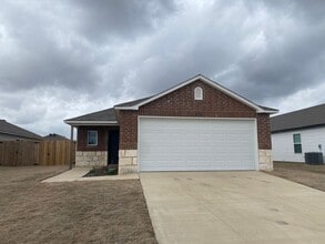 Building Photo - 4 Bedroom, 2 Bathroom home in Valley View School District!