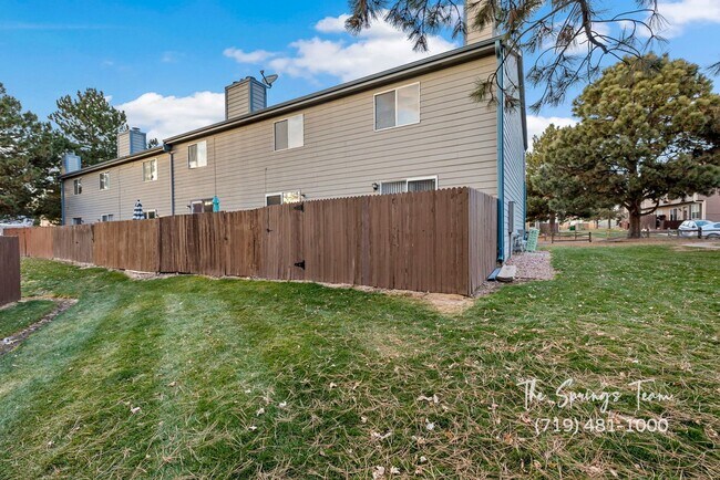 Building Photo - 3BD Condo in Gated Community  - Security Deposit Waiver Available