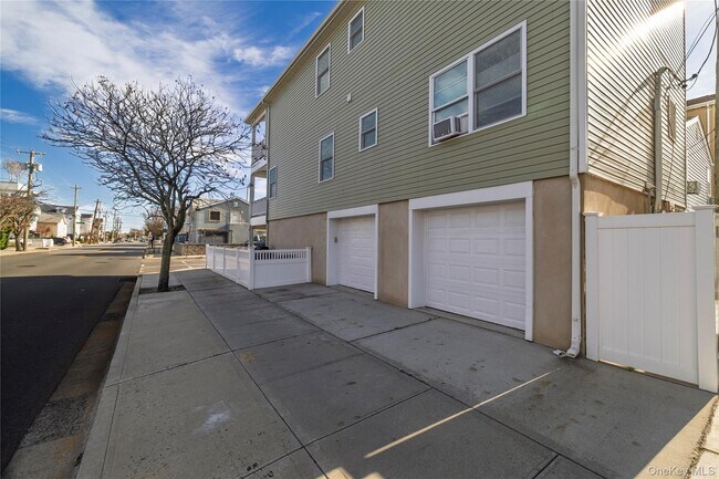 Building Photo - 105 Arizona Ave