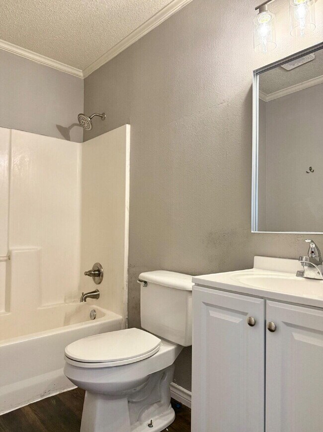 Building Photo - 2423 25th St