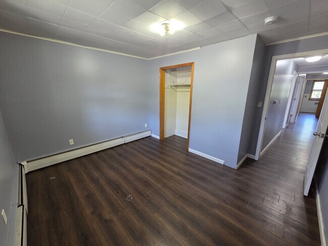 Building Photo - 408-410 E Main St