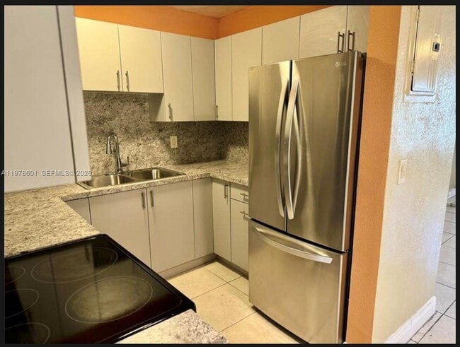 Building Photo - 6471 SW 27th St