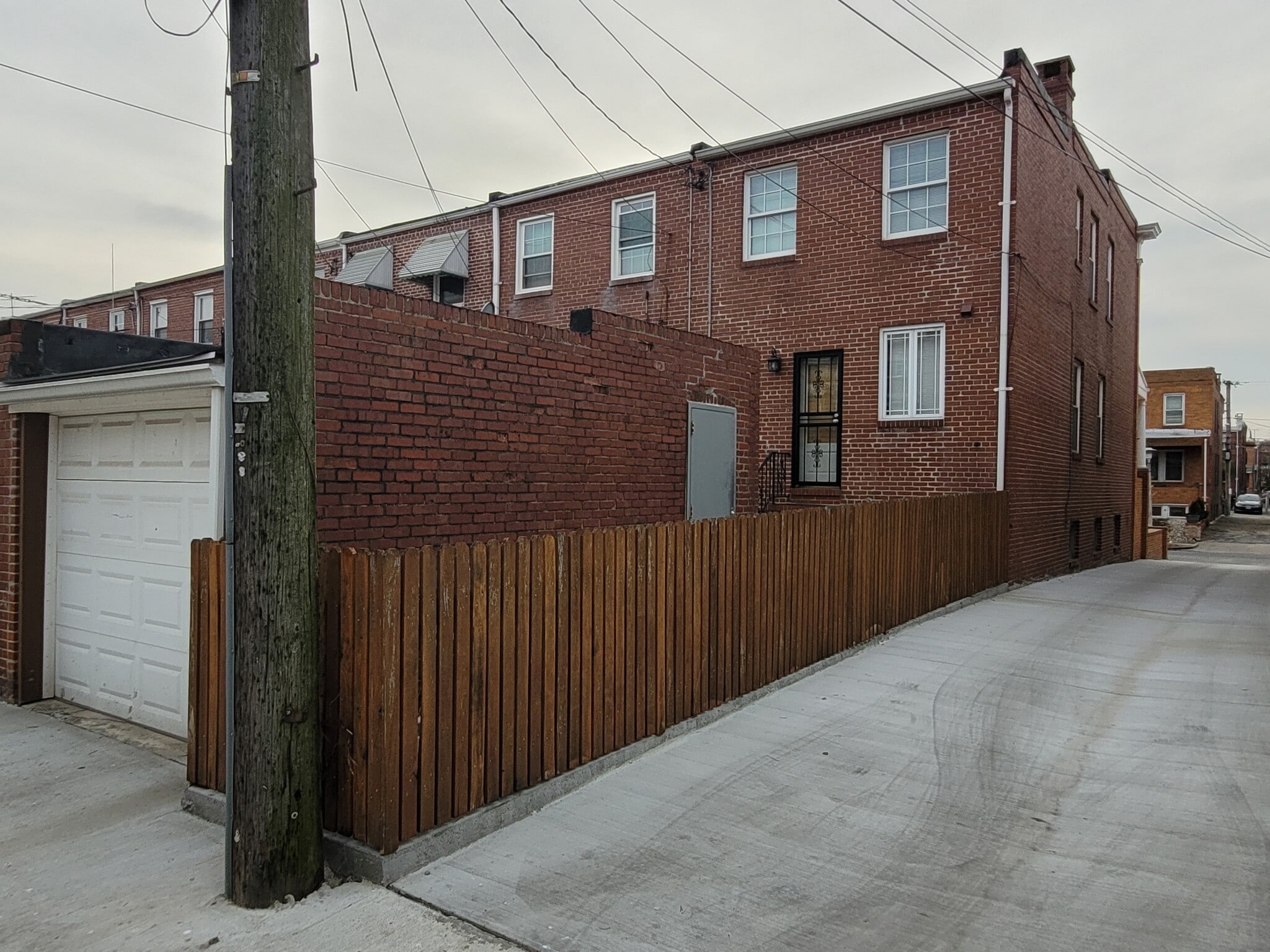 Building Photo - 333 Folcroft St