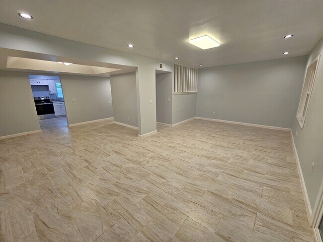 Building Photo - 35 Summercreek Dr
