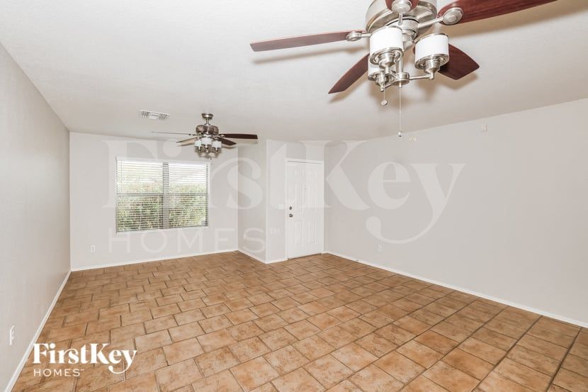 Building Photo - 11513 W Flores Dr