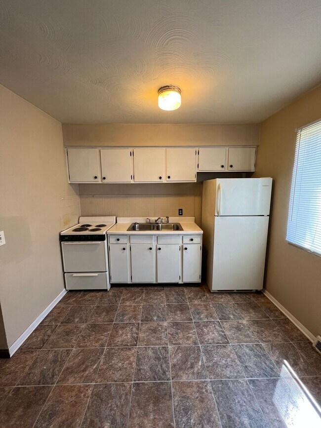 Building Photo - Nicholas538