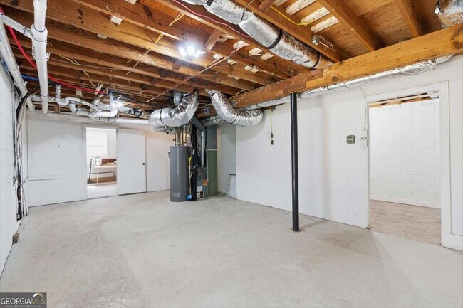 Building Photo - 2815 Carolyn Dr