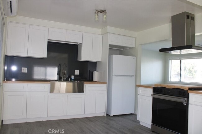 Building Photo - 11215 Dalwood Ave