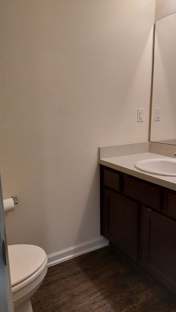 Building Photo - Townhome in Baymeadows