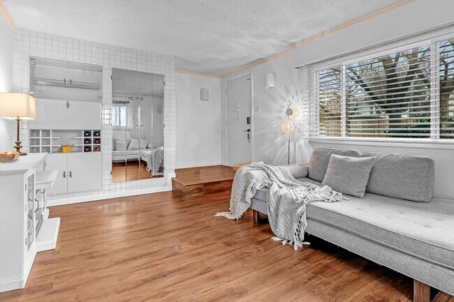 Building Photo - Welcome to your Private Retreat in Citrus Heights!
