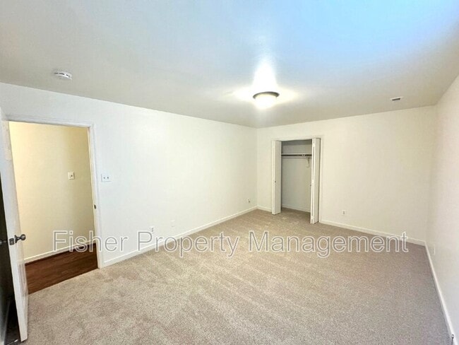 Building Photo - 5248 Oakforest Dr