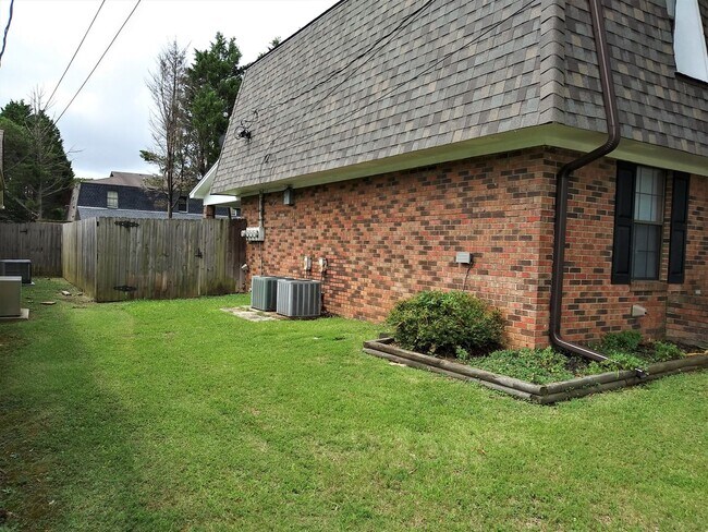 Building Photo - 1607 Glenn St SW