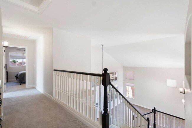 Building Photo - 4 bed 3 bath Single Family Home with Pool ...